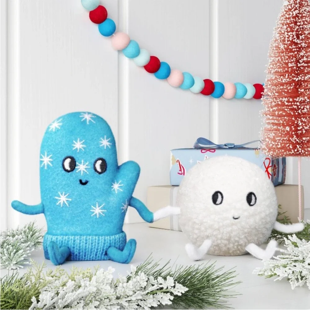 NWT Target Wondershop Felt Mittens & Snowball Christmas Figurine Set